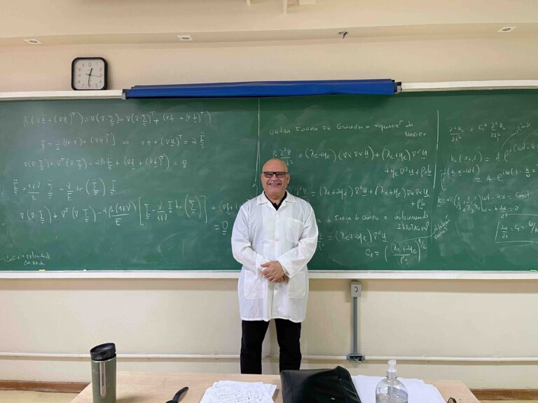 Lecture on Governing equations for Elastic Solids and Elastic waves in solids. Continuum Mechanics - University of Brasília - May/2022