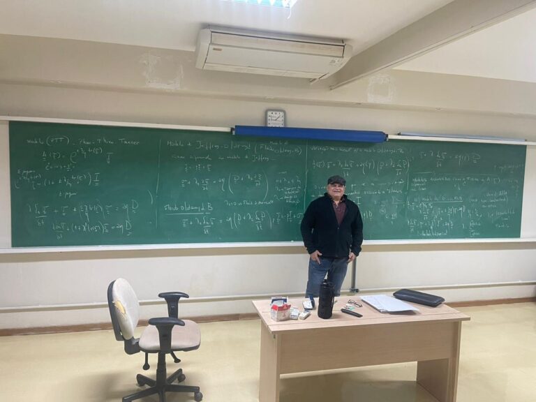 Lectures on Fluid Dynamics of Non-Newtionian - Nonlinear viscoelasticiry - Oldroyd and FENE fluids - June - 2024